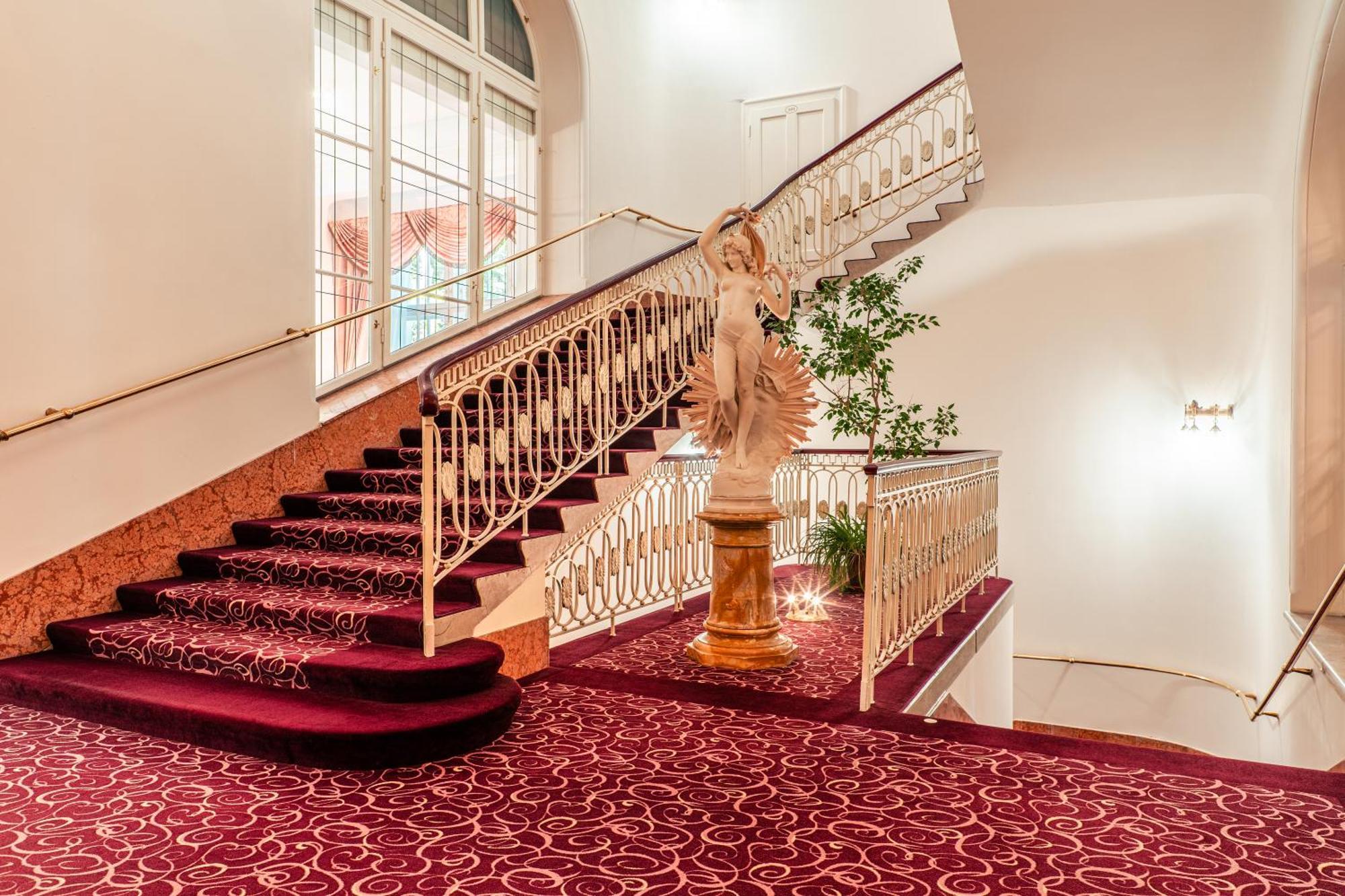 Hotel Radium Palace Jachymov Exterior photo